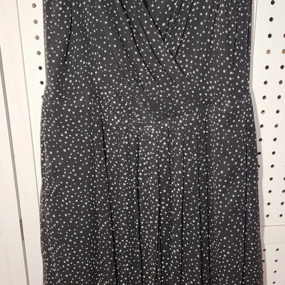 Talbots Pure Silk Size 10 Black w/ Cream Dots Midi Dress Sleeveless Pleated - Picture 3 of 8